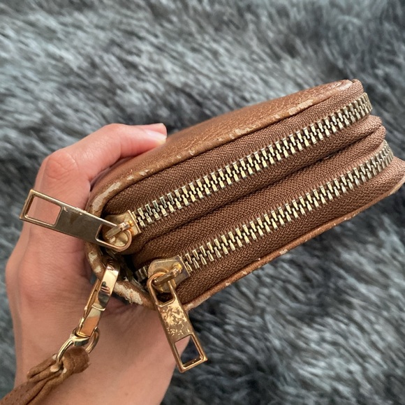 Faux leather hazelnut double-zippered compartment wristlet clutch wallet - Picture 11 of 17